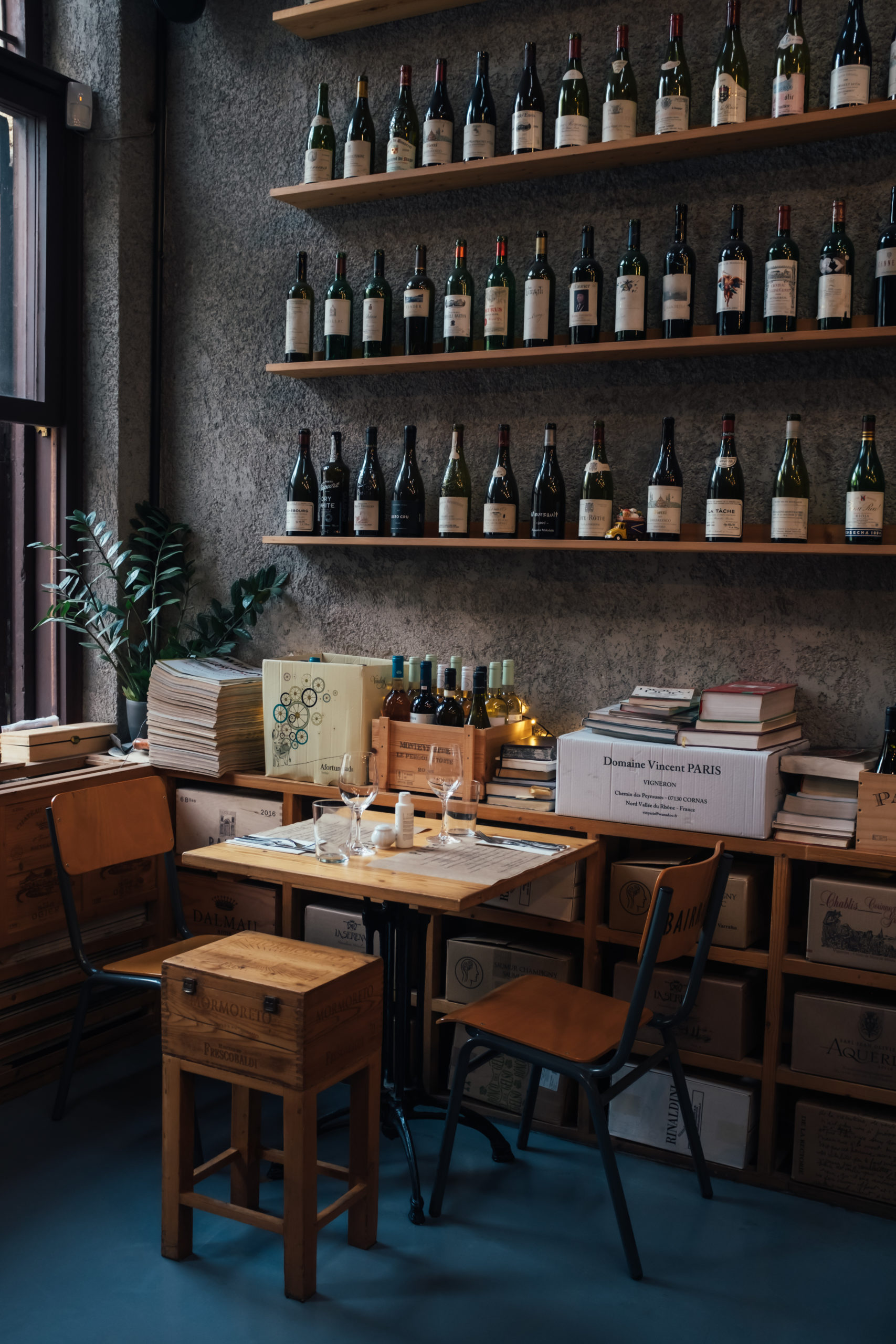 where to drink wine in the port of Piraeus