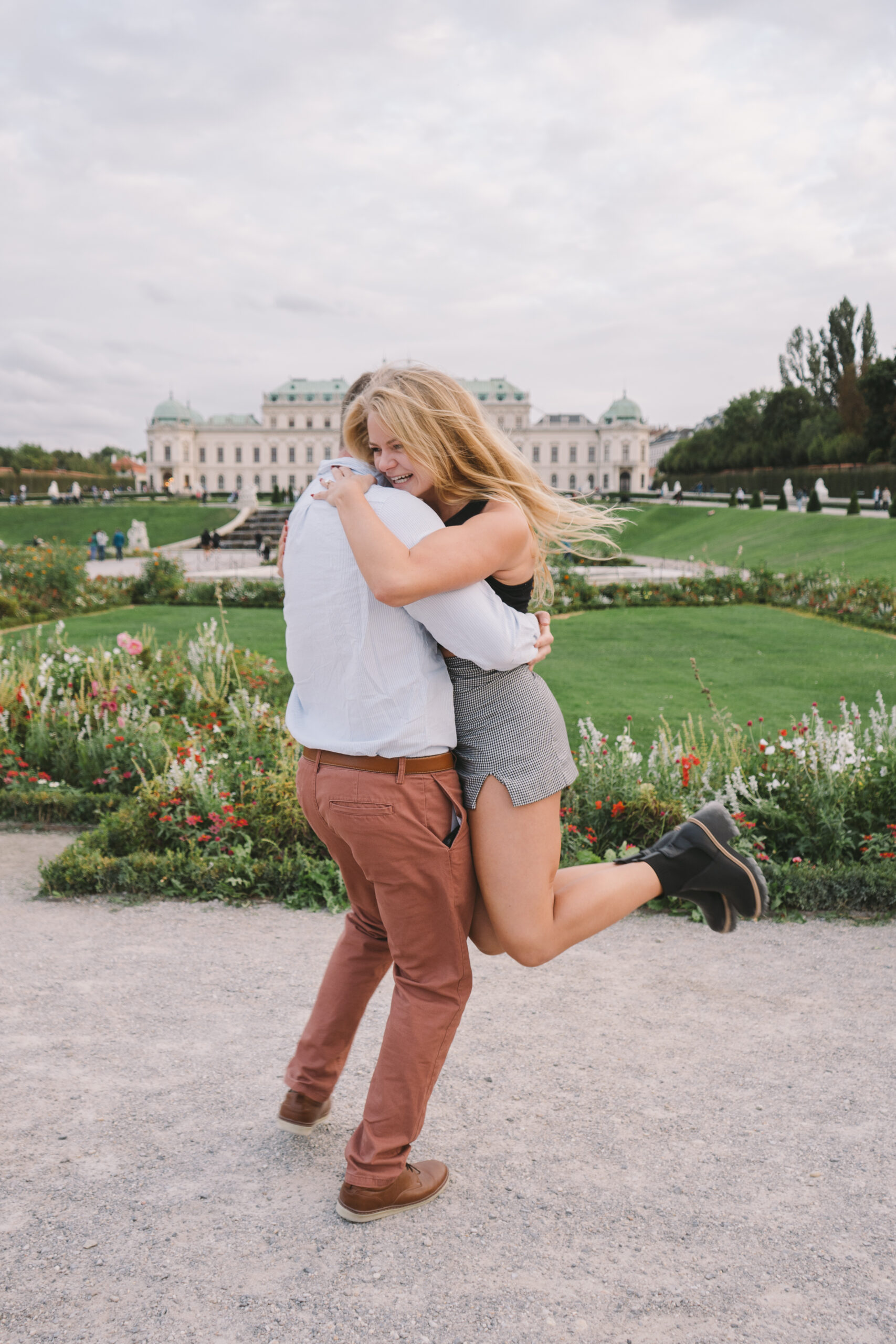 Surprise engagement photo shoot in Vienna